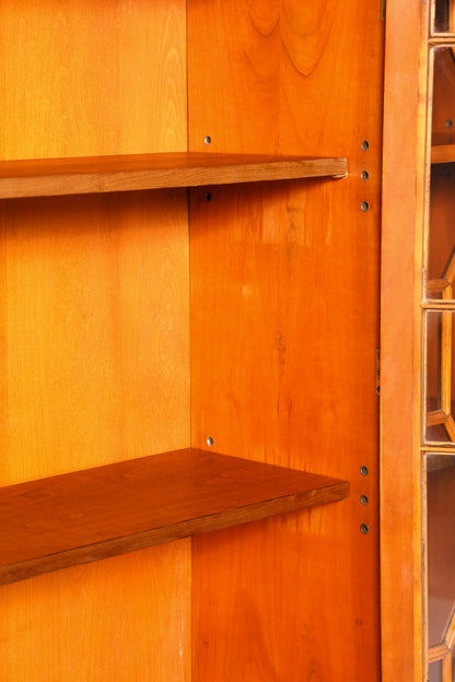 Traumhafte Englische Vitrine Bücherschrank Buffet Antik Stil Englisch Eibe Glasvitrine Bibliothek