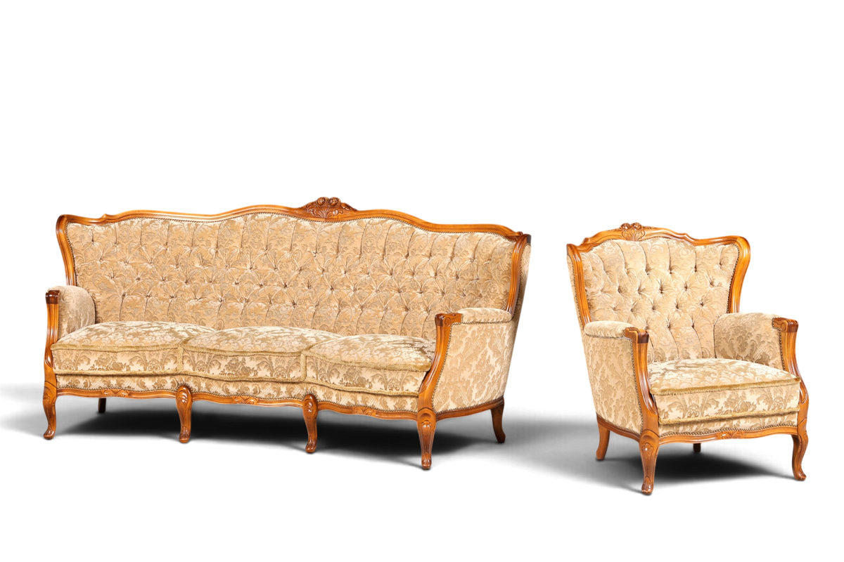 Hauptstadt Möblerei Chippendale Sofa und Armlehnsessel im Barock Stil mit beigem Samtbezug und Holzrahmen