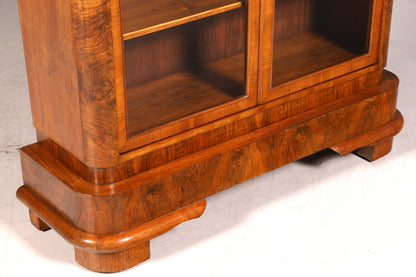 G733 Finish Wunderschöne Art Deco Vitrine Nussbaum Vitrine massiv Holz Antik Schrank (Kopie)