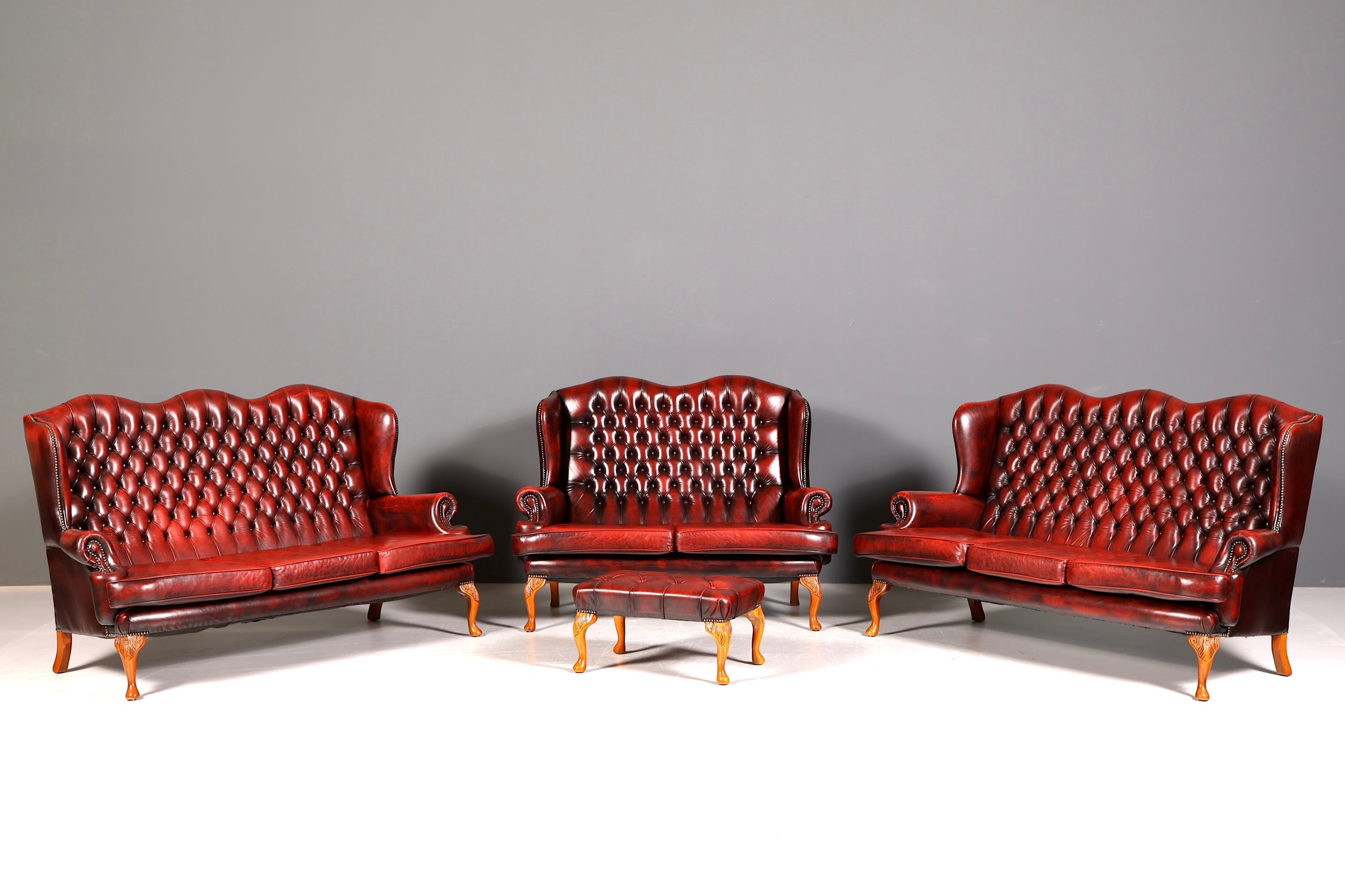 Original Chesterfield Hocker Echt Leder Englischer Fußhocker UK Englisch Oxblood Fußablage Antik