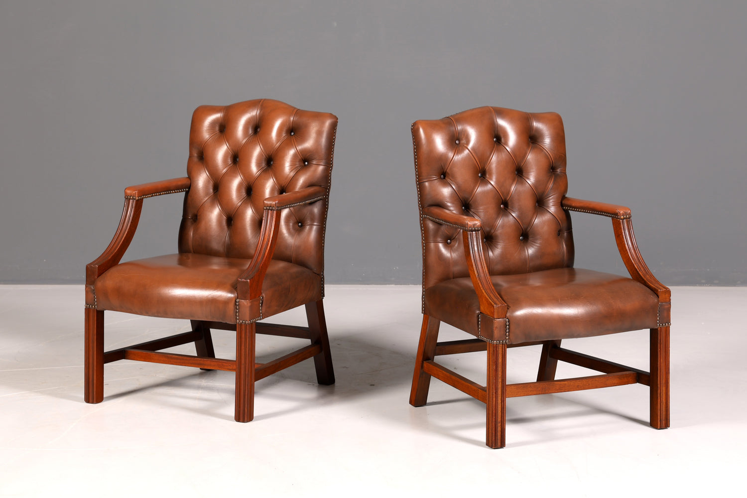Wunderschöner Original Chesterfield Armlehnstuhl Braun Echt Leder Englisch Herrensessel Sekretär Stuhl Schreibtischstuhl Bürostuhl Antik 1 von 2