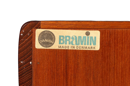 Hauptstadt Möblerei Bramin teak highboard etiketi, Danimarka yapımı vintage mobilya detayı