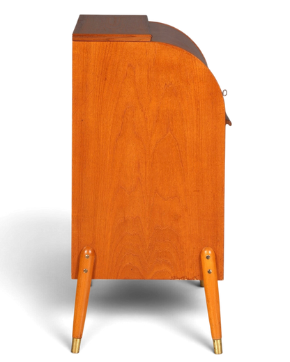 Hauptstadt Möblerei Mid Century Rollladen-Sekretär aus Holz mit konischen Beinen in Seitenansicht