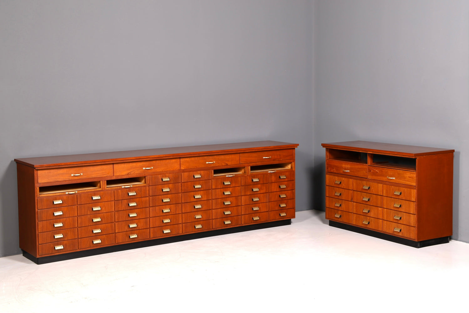 Beeindruckende XXL Mid Century Kommode Vintage Bauhaus Apotheker Schrank Retro Schubladenkommode