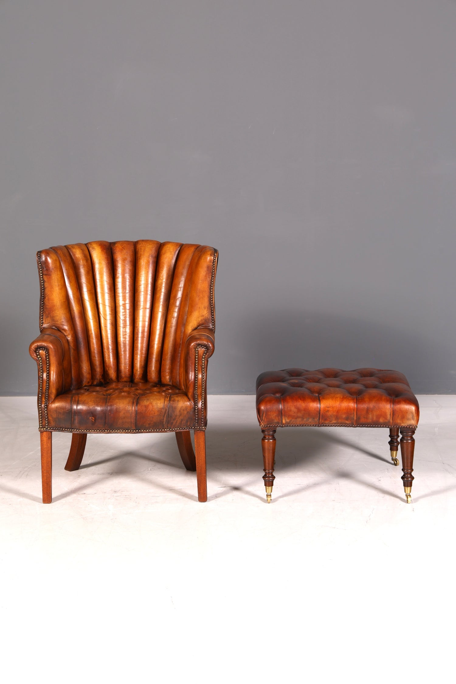 Original Chesterfield Hocker echt Leder Englischer Fusshocker UK Englisch Fussablage