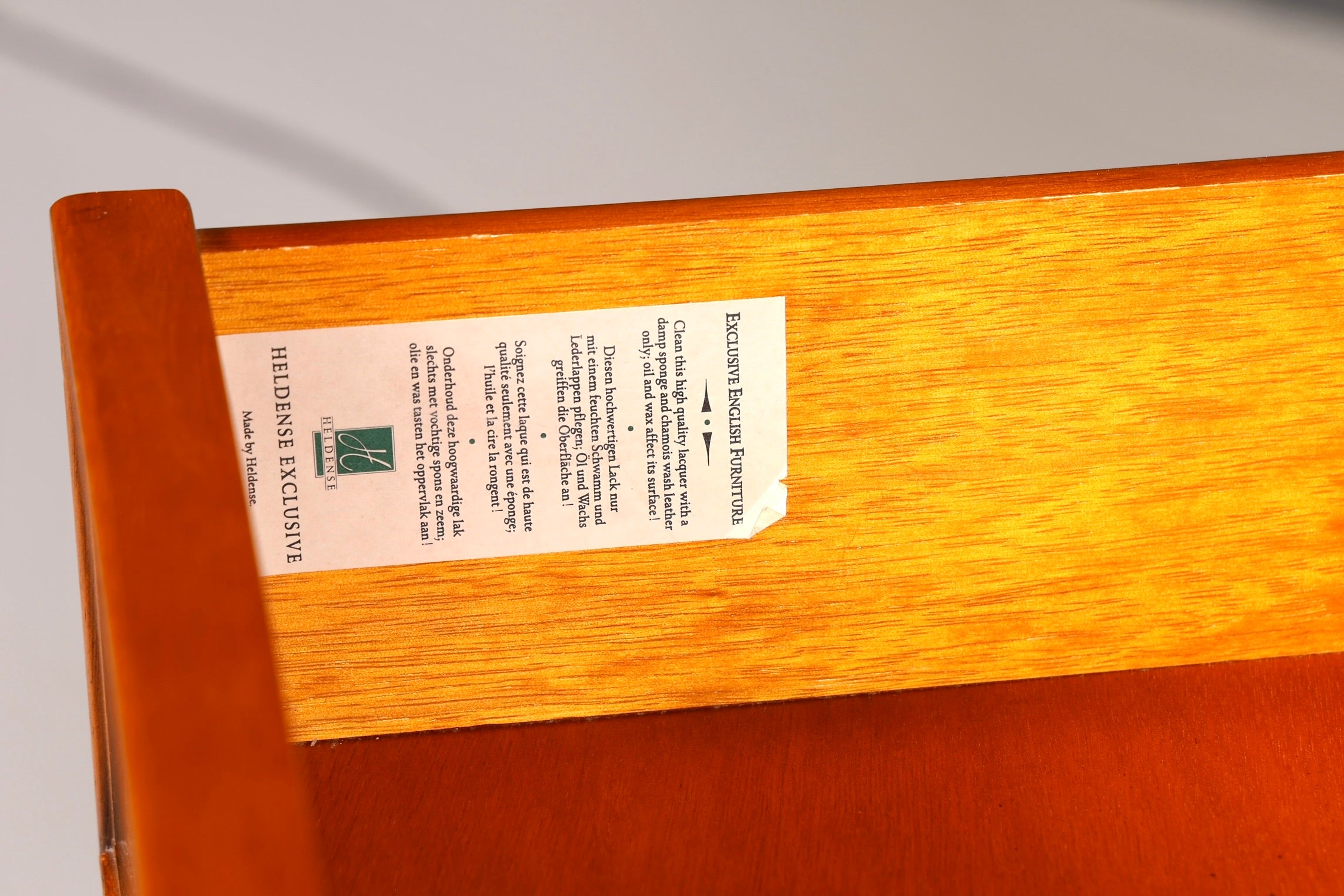 Wunderschöne Original Heldense Vitrine Englische Eibe Bücherschrank Buffet Antik Stil Glasvitrine