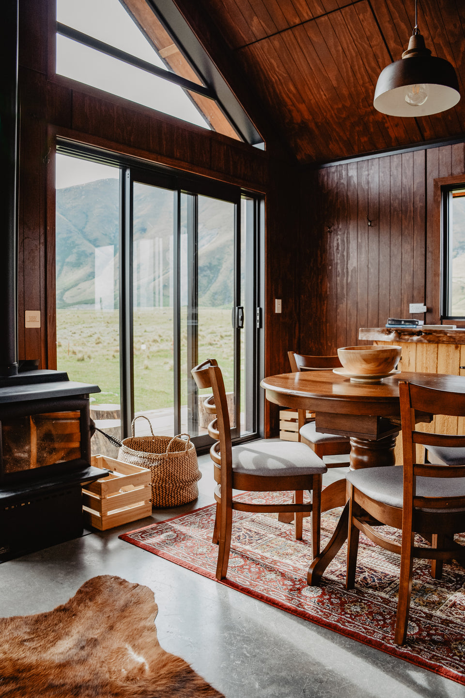 files/open-door-in-dining-area-of-cabin.jpg