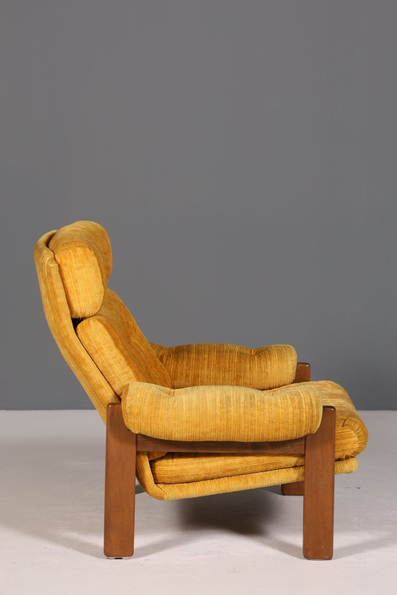 Schlichter Mid Century Sessel Danish Design Armlehnsessel echt Holz Relax Sessel 1 von 2