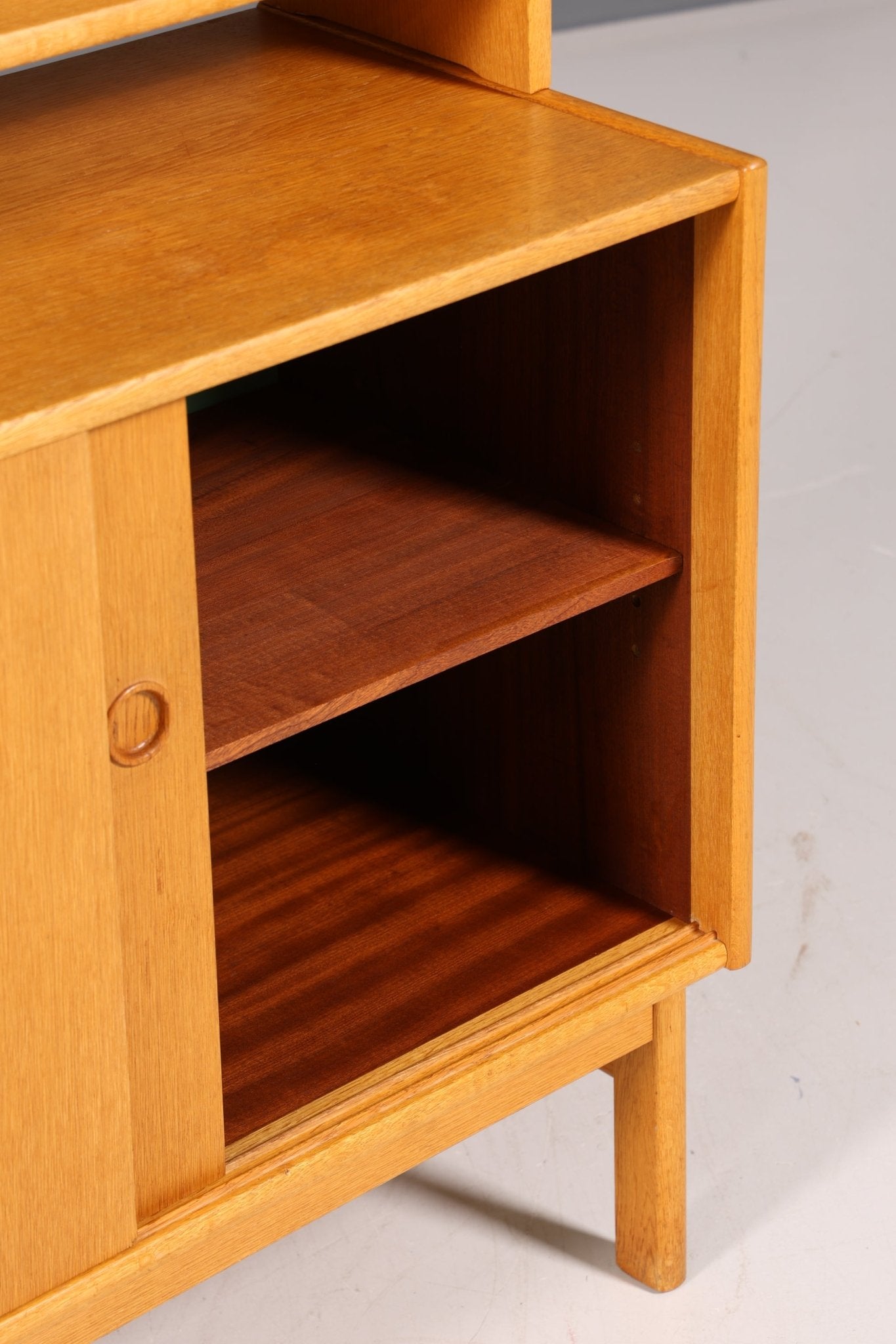 Schlichtes Mid Century Bücherregal Danish Design Schrank Retro Kommode Schiebetür Regal Vintage