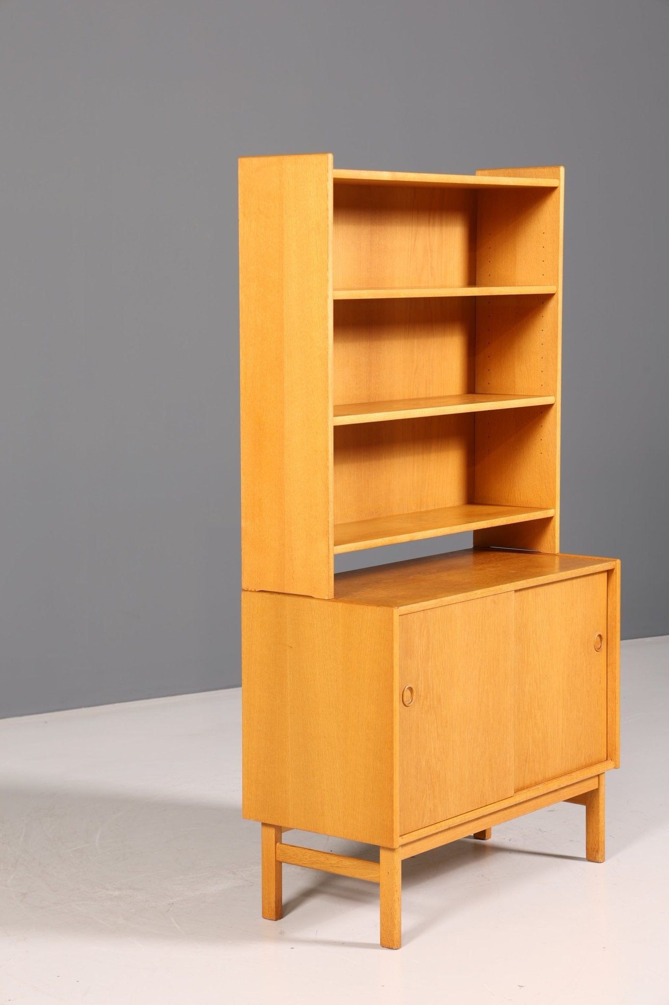 Schlichtes Mid Century Bücherregal Danish Design Schrank Retro Kommode Schiebetür Regal Vintage
