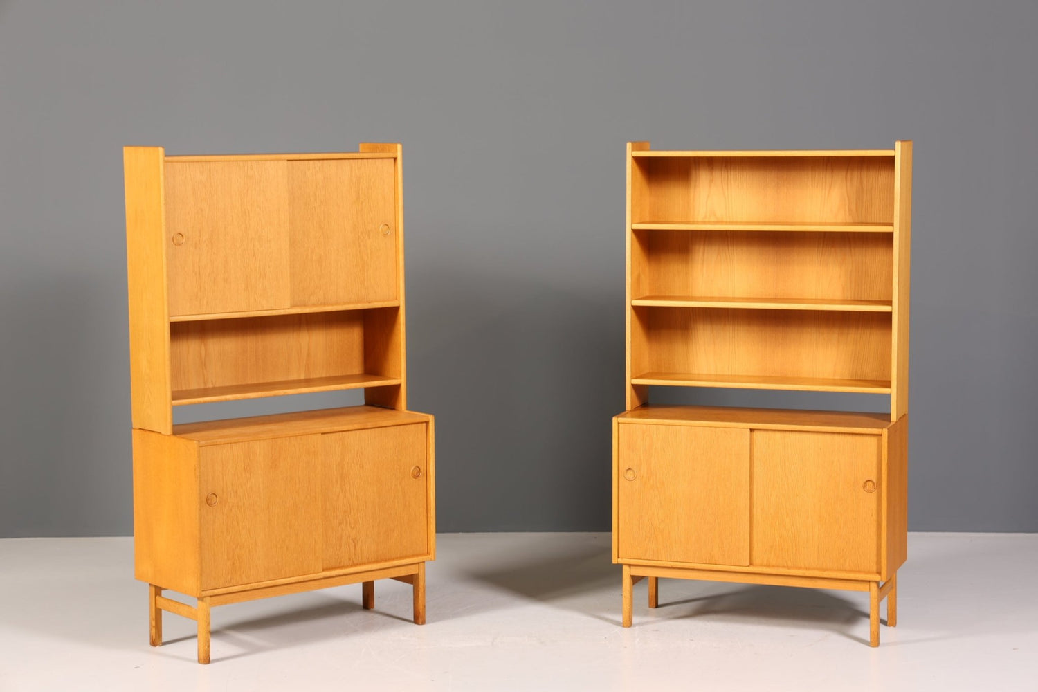 Schlichtes Mid Century Bücherregal Danish Design Schrank Retro Kommode Schiebetür Regal Vintage