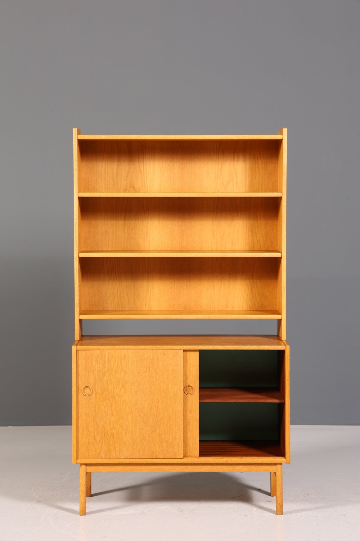 Schlichtes Mid Century Bücherregal Danish Design Schrank Retro Kommode Schiebetür Regal Vintage