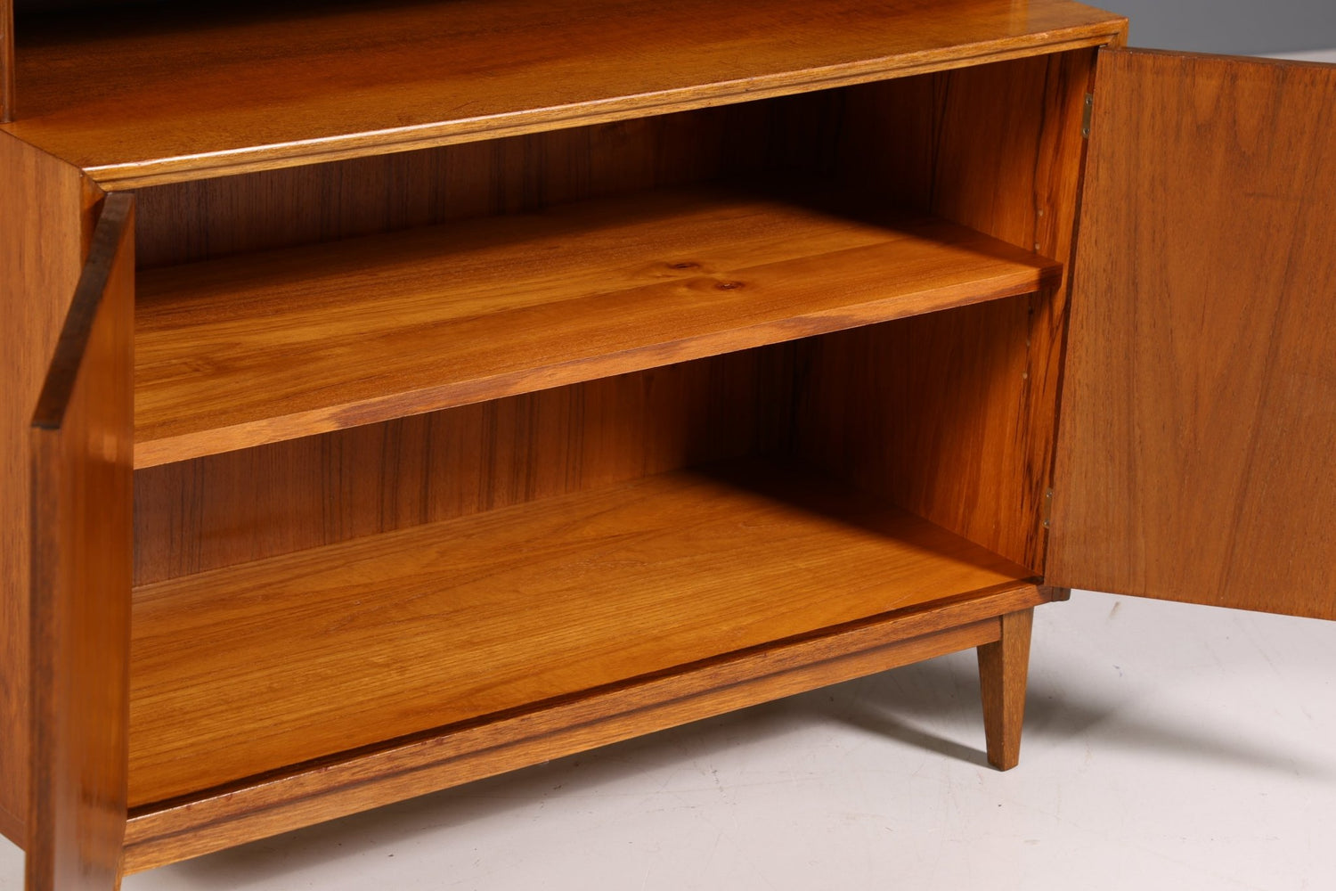 Schlichtes Mid Century Regal Bücherregal Retro Schrank Danish Design Kommode