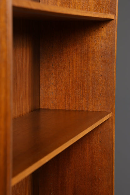 Schlichtes Mid Century Regal Bücherregal Retro Schrank Danish Design Kommode