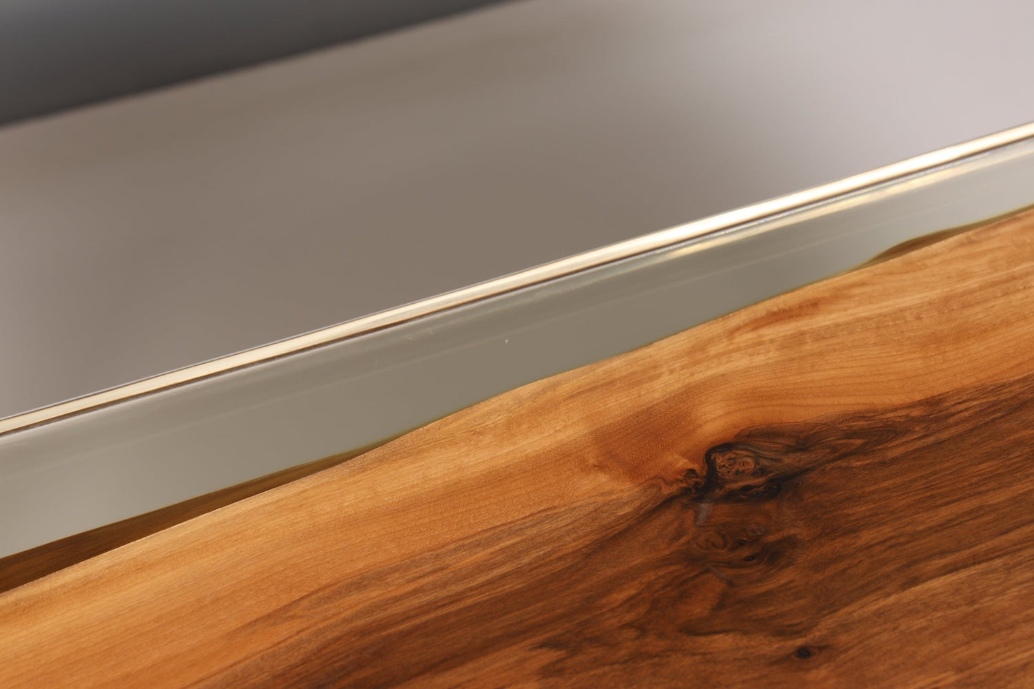 Stilvoller Epoxidharz Tisch 220-90 cm Epoxy Nussbaum massiv Holz Esszimmer Tisch