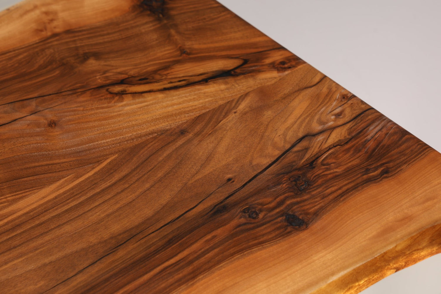 Stilvoller Epoxidharz Tisch 220-90 cm Epoxy Nussbaum massiv Holz Esszimmer Tisch