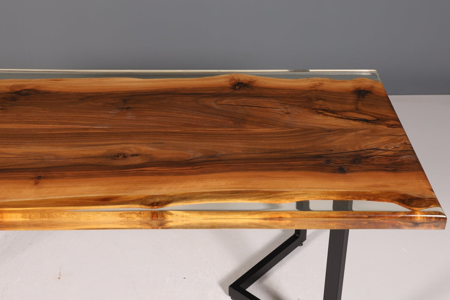 Stilvoller Epoxidharz Tisch 220-90 cm Epoxy Nussbaum massiv Holz Esszimmer Tisch