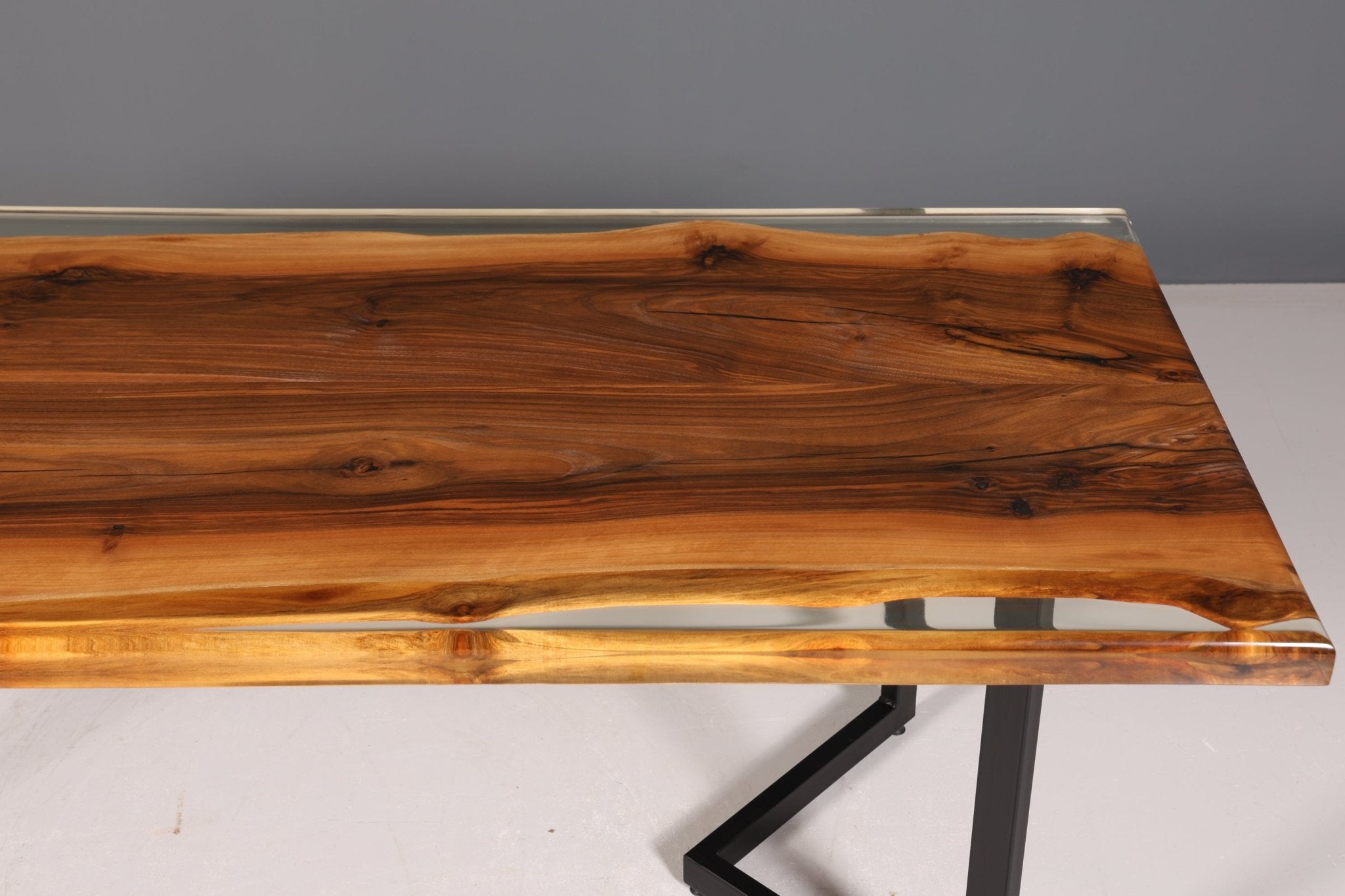 Stilvoller Epoxidharz Tisch 220-90 cm Epoxy Nussbaum massiv Holz Esszimmer Tisch