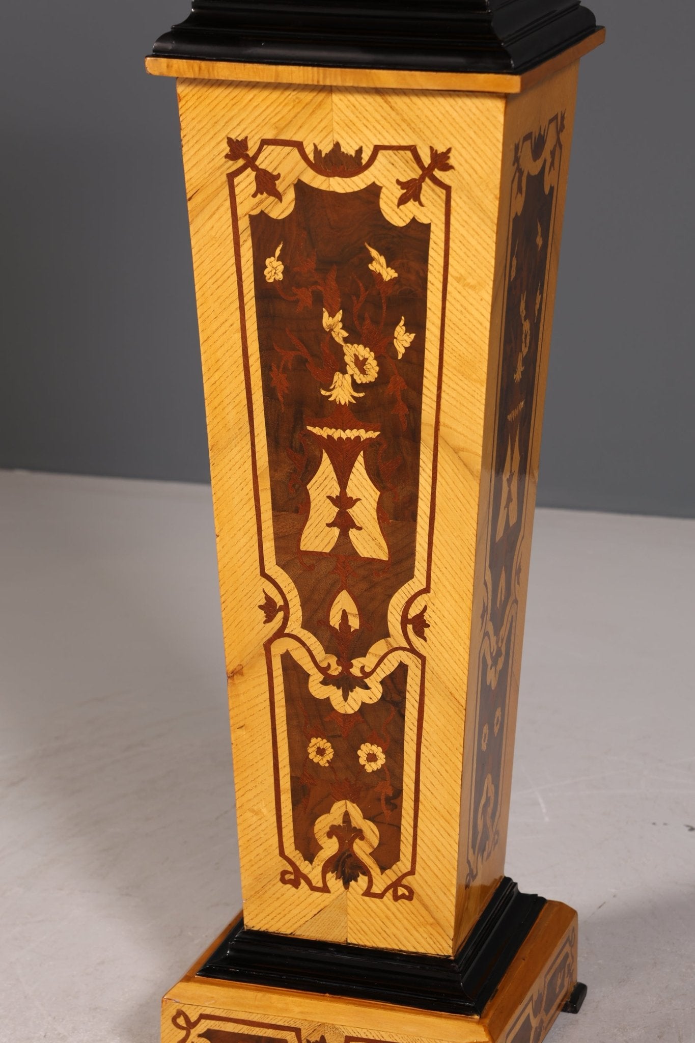 Dreamlike Baroque Style Column Louis XV Flower Column Natural Stone Marble Storage Table 1 of 2