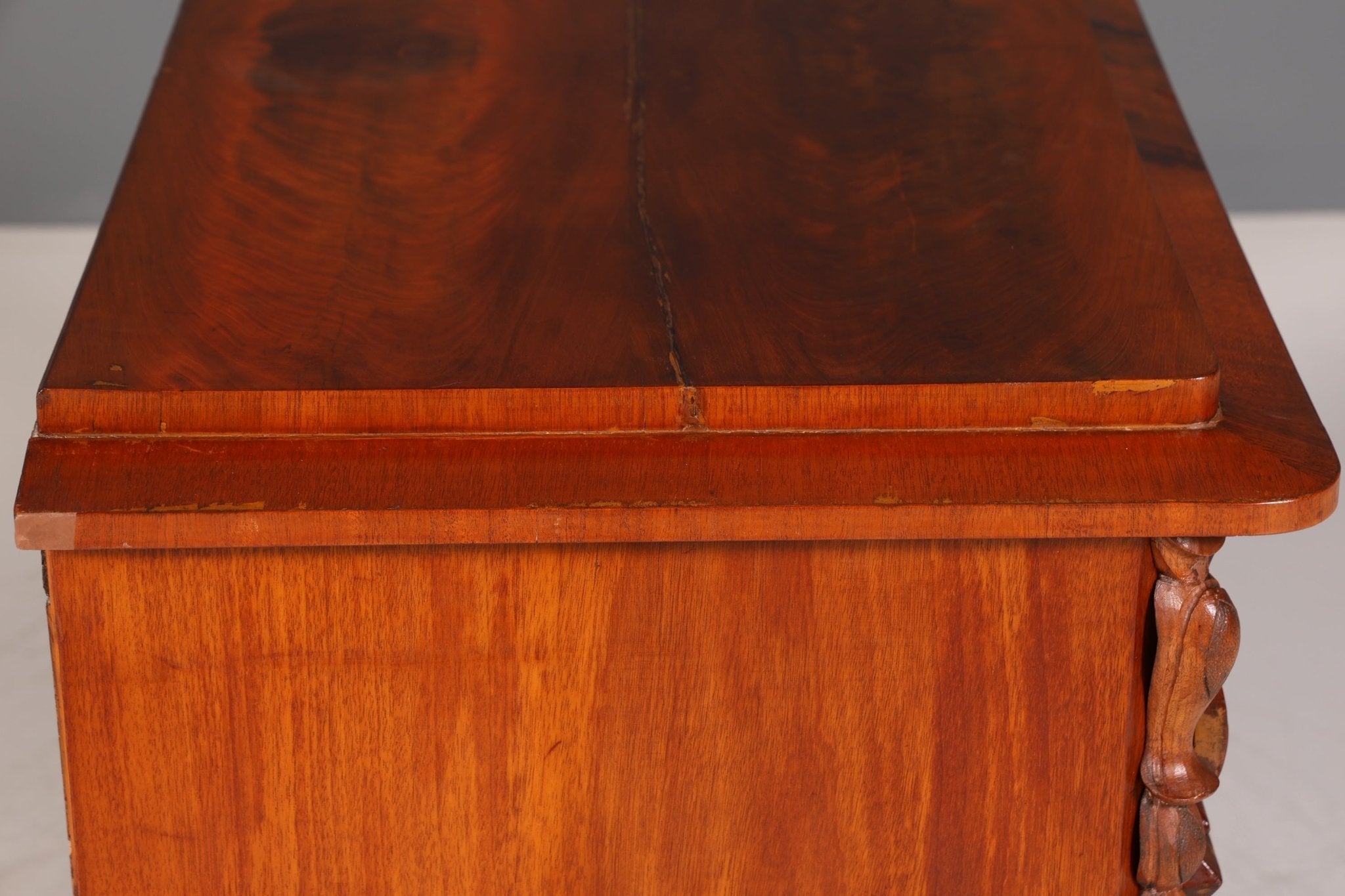 Dreamlike Louis Philippe chest of drawers, Wilhelminian style sideboard around 1880, chest of drawers, laundry chest