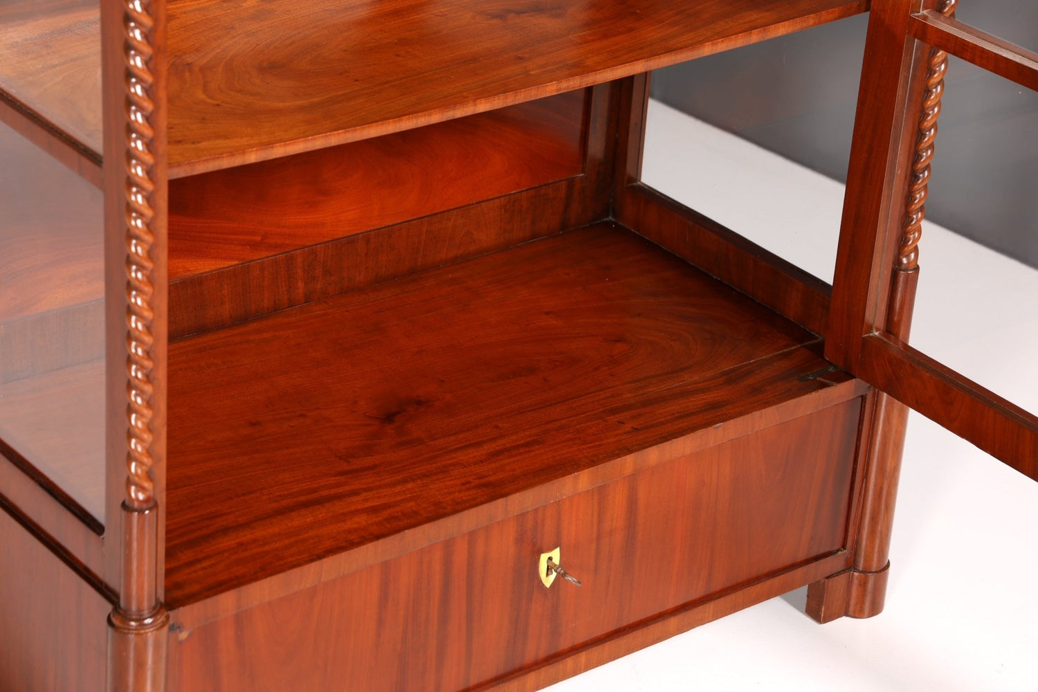 Traumhafter Original Biedermeier Vitrine um 1840 Antiker Schrank Geschirrschrank Regal