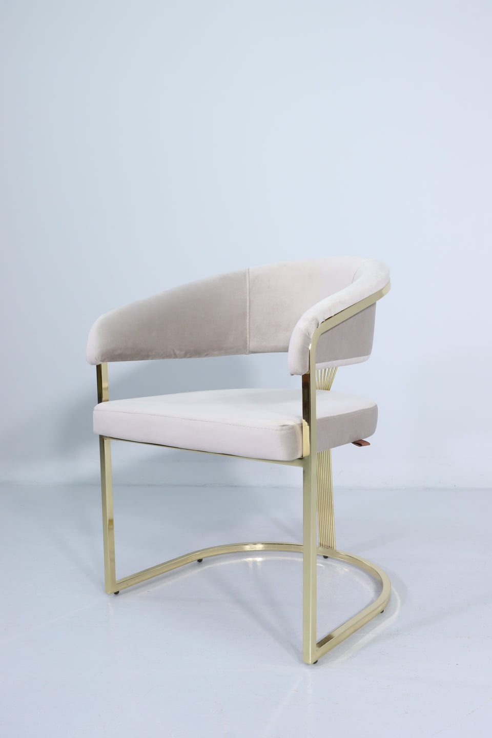 Eleganter Esszimmer Stuhl Samt Beige Gold Fuß Design