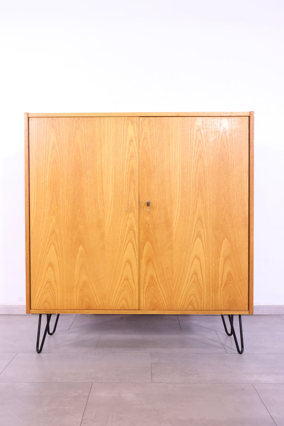 Traumhafte Hellerau Kommode Mid Century Hairpin Legs Schrank 1 von 2