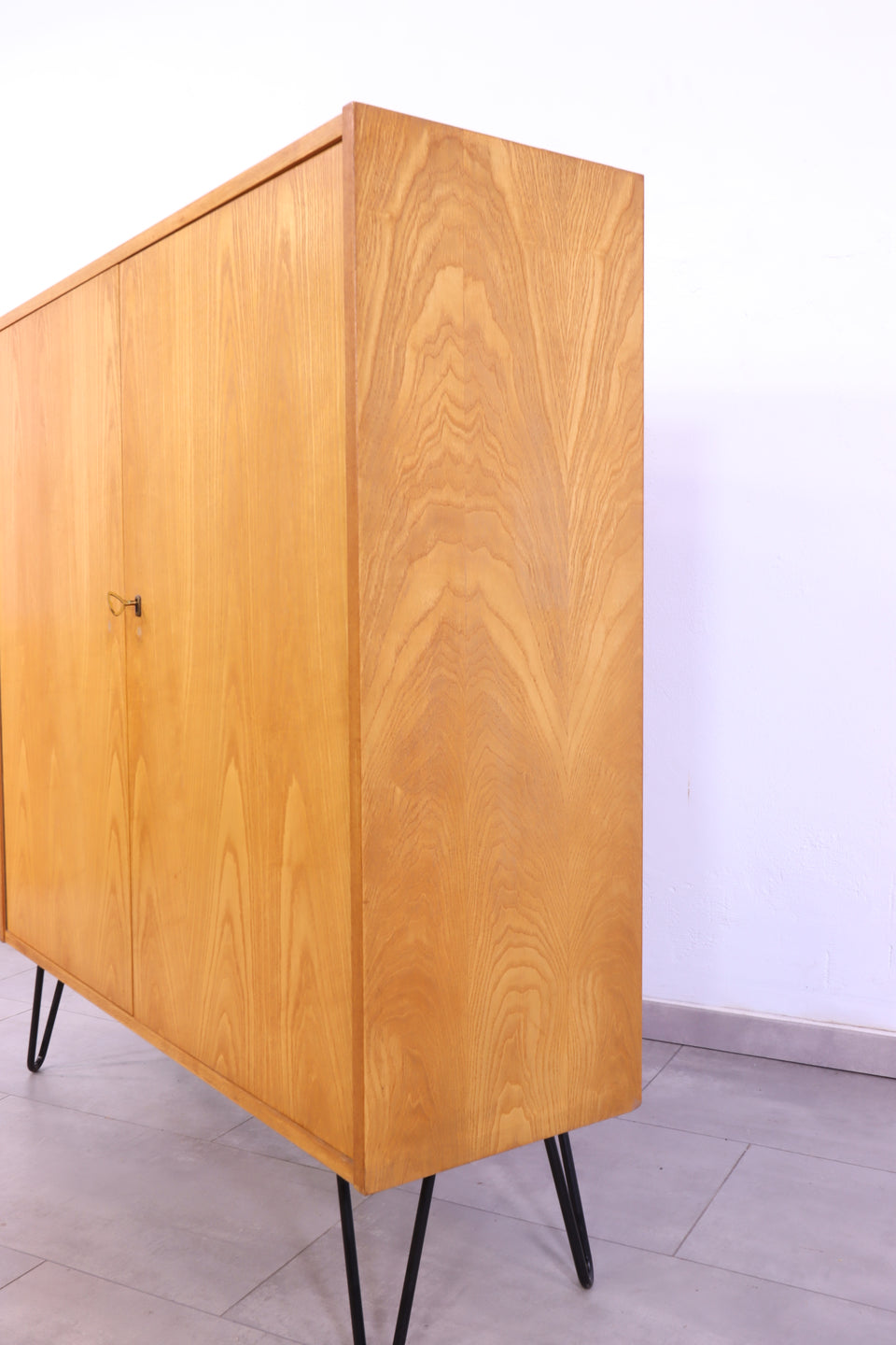 Traumhafte Hellerau Kommode Mid Century Hairpin Legs Schrank 1 von 2