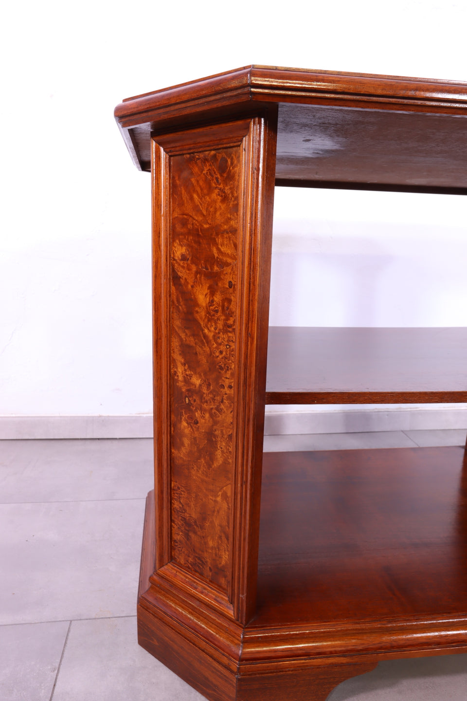 Traumhaftes Barock Stil Regal Antik Stil Beistelltisch TV Tisch