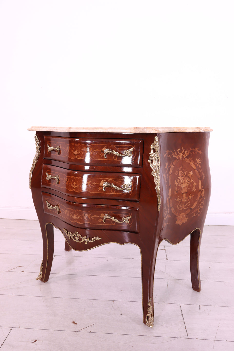 Königliche bauchige Barock Kommode mit Marmor