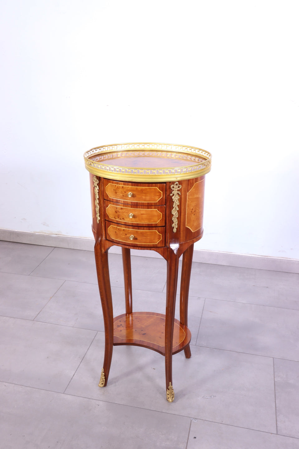 Edler Barock Louis XV Stil Beistelltisch massiv Antik Stil Ablage Messing Top