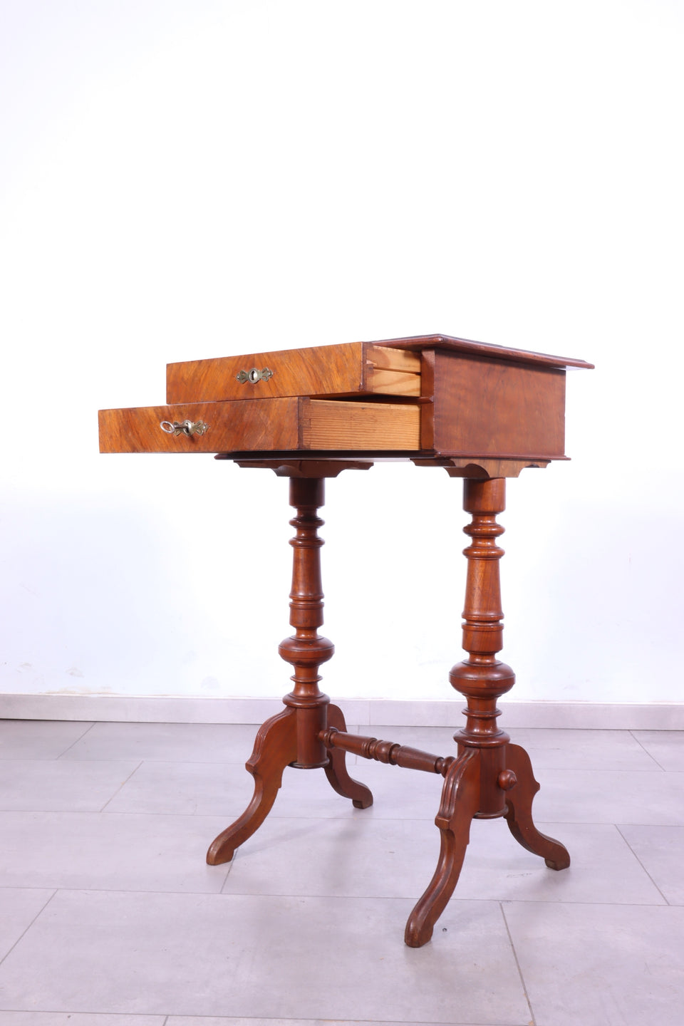 Traumhafter Louis Philippe Beistelltisch Nähtisch Antik um 1875