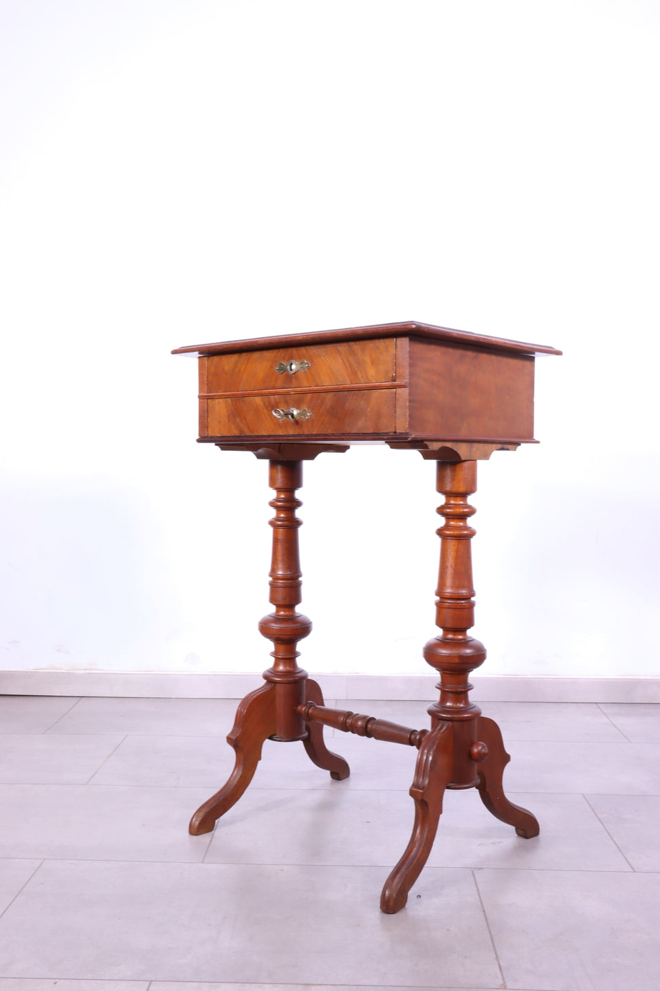 Traumhafter Louis Philippe Beistelltisch Nähtisch Antik um 1875