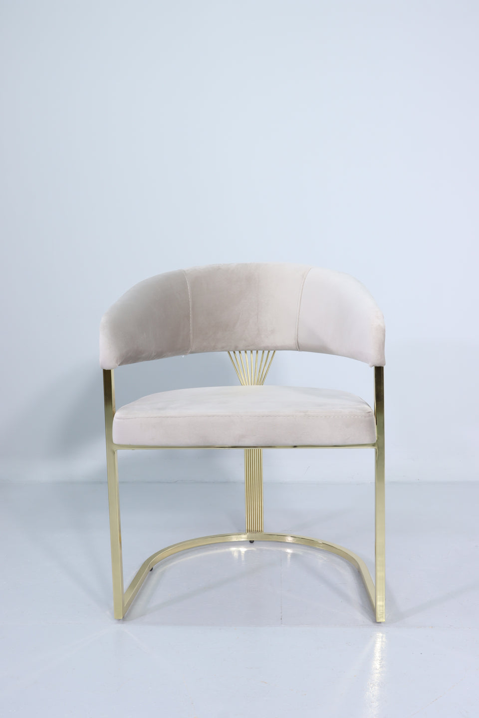 Eleganter Esszimmer Stuhl Samt Beige Gold Fuß Design