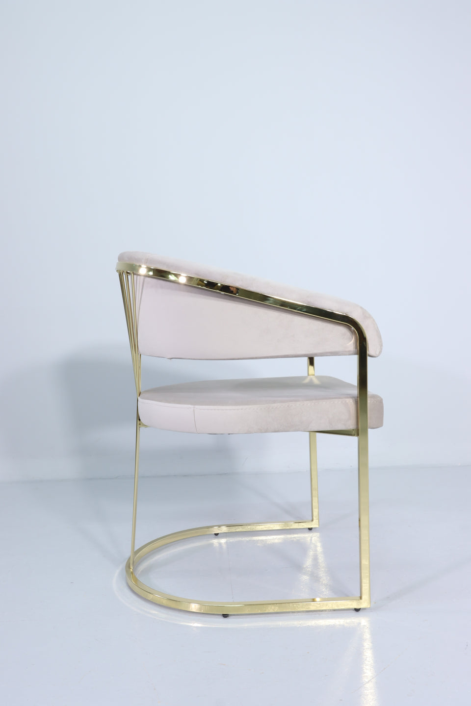 Eleganter Esszimmer Stuhl Samt Beige Gold Fuß Design
