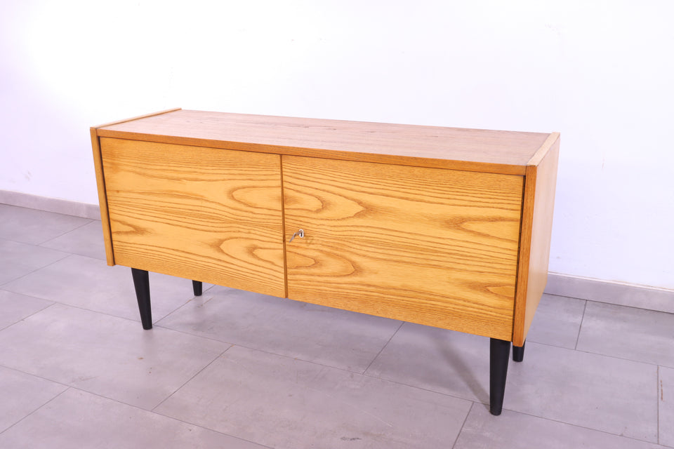 Schlichte kleine Original Hellerau Mid Century Kommode VEB Schrank