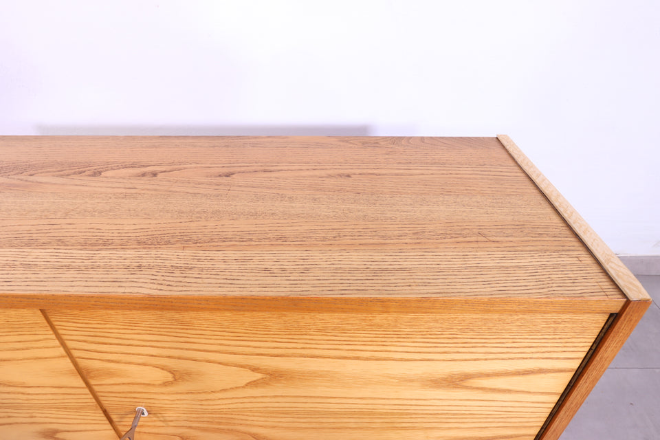 Schlichte kleine Original Hellerau Mid Century Kommode VEB Schrank